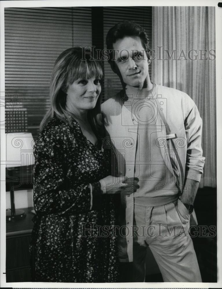 1985 Press Photo Sheree Hirton, Gregory Harrison in trapper John, M D - Historic Images