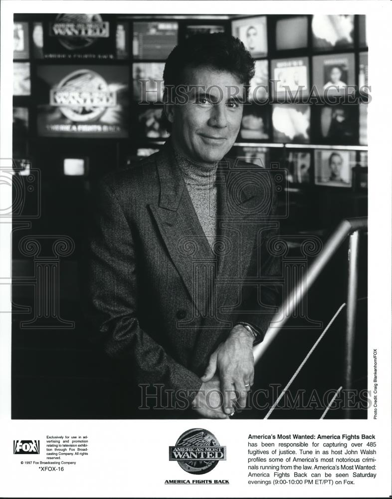 Press Photo John Walsh in America's Most Wanted - cvp52048 - Historic Images