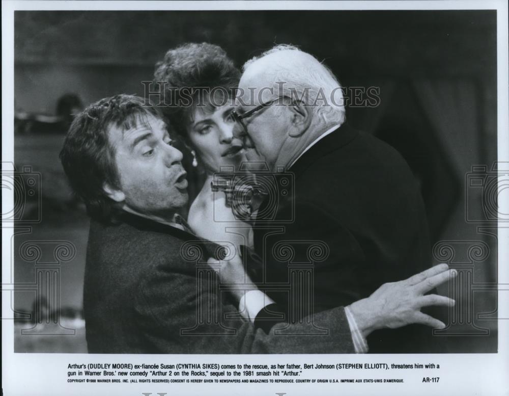 Press Photo Dudley Moore Cynthia Sikes Stephen Elliott &quot;Arthur&quot; - cvp54418 - Historic Images