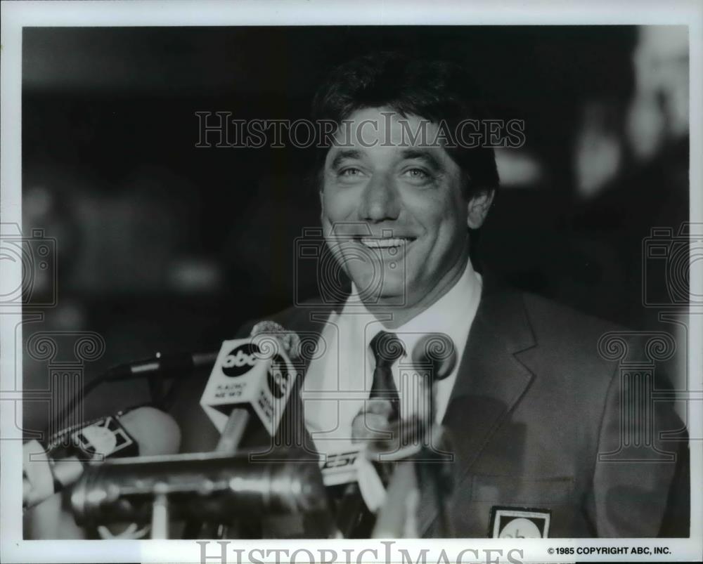 1986 Press Photo Joe Namath hosts Monday Night Football - cvp55498 - Historic Images