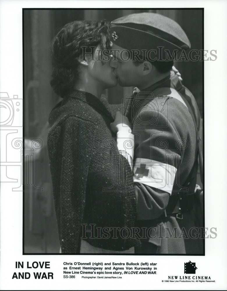 Press Photo Chris O'Donnell and Sandra Bullock in In Love And War - cvp58766 - Historic Images