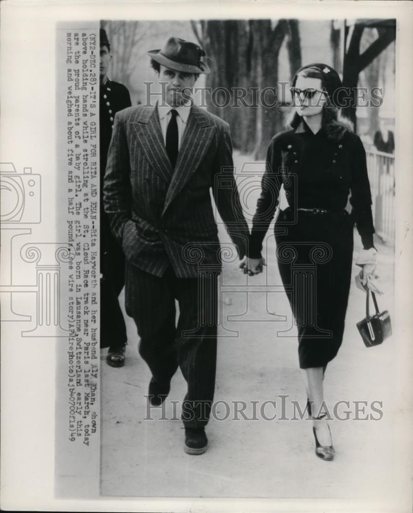 1950 Wire Photo R.Hayworth and A.Khan Holding Hands while Strolling at St Cloud - Historic Images