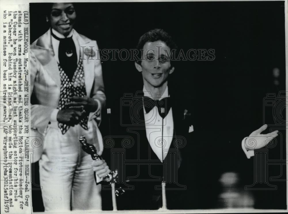 1973 Wire Photo Grey wins Oscar for 'Cabaret' Role - cvw03827 - Historic Images