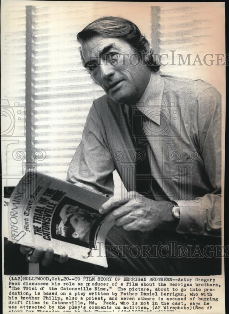 1971 Wire Photo Actor Gregory Peck discusses his role as producer of a film - Historic Images