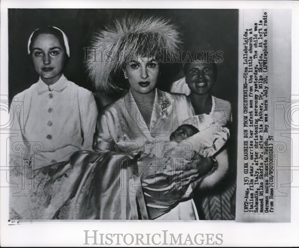 1957 Wire Photo Gina Lollobrigida, Italian film star carries her infant son - Historic Images