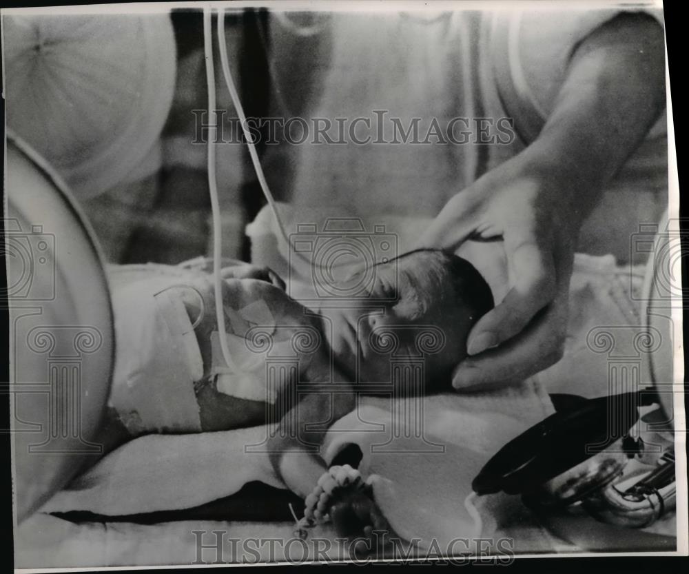 1966 Press Photo Quintuplets-Roni Sue Aranson- Magee Women's Hospital, Pittsburg - Historic Images