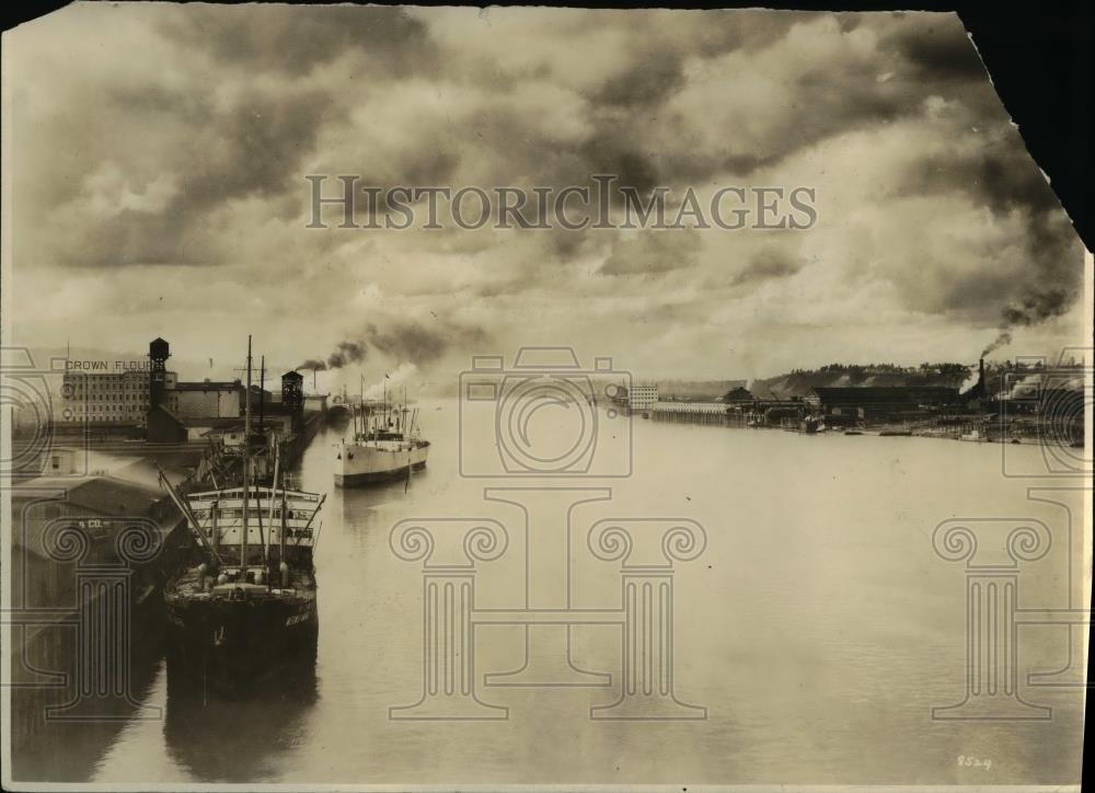 Press Photo Willamette River looking north from Broadway Bridge - orb44949 - Historic Images