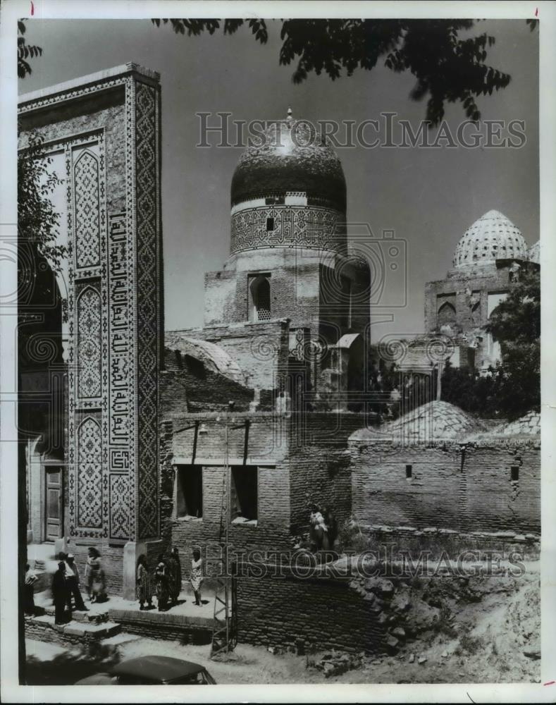 1983 Press Photo Shakhi-Zinda architectural ensemble, surrounded by tombstones - Historic Images