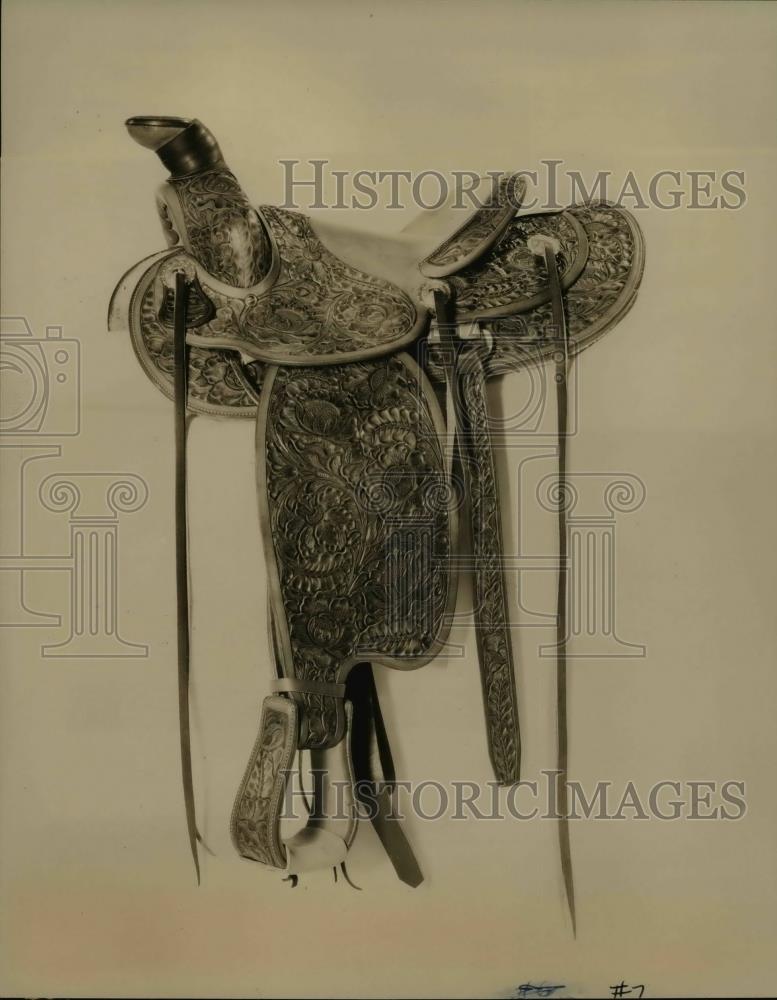 Press Photo Championship saddle to be awarder at the Molalla, Buckeroo - Historic Images
