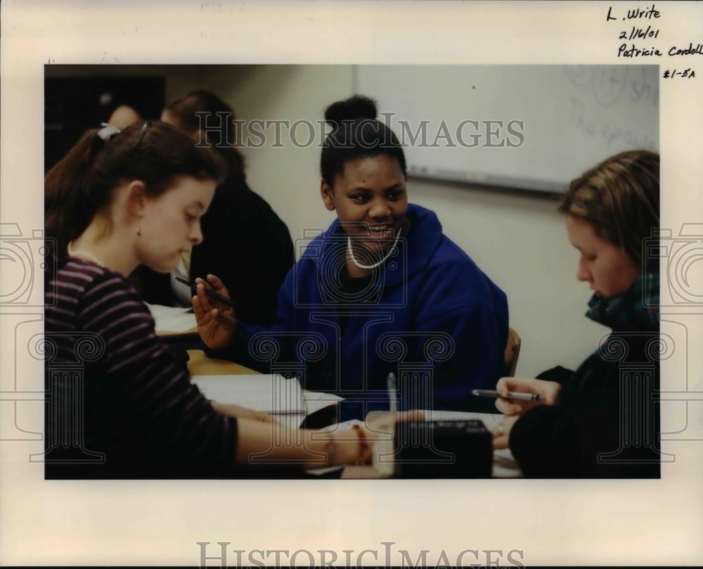 2001 Press Photo Students at St Mary's Academy - orb46149 - Historic Images
