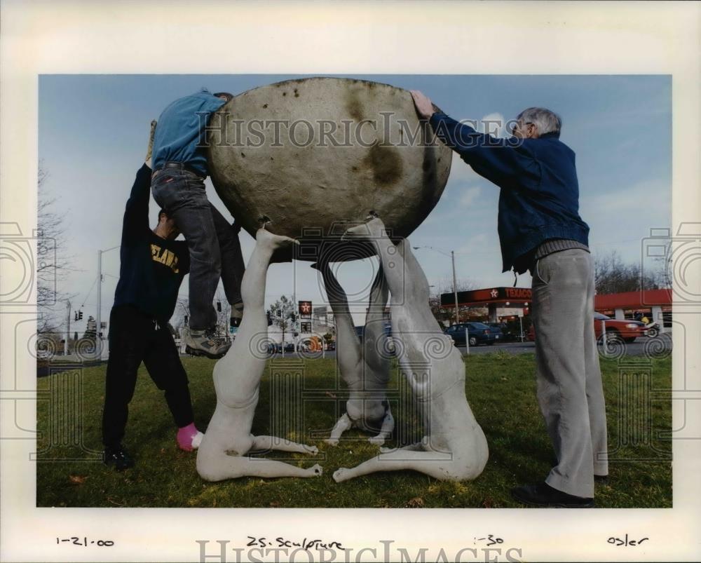 2000 Press Photo Sculpture - Oregon  - orb46241 - Historic Images