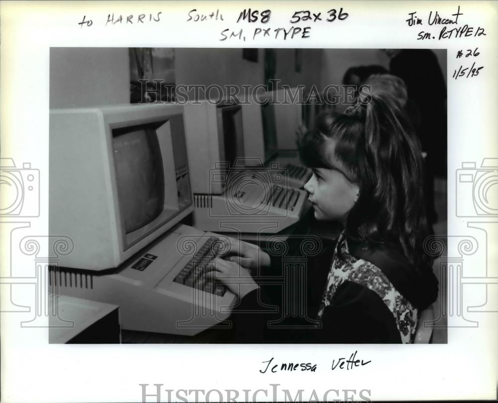 1995 Press Photo Jennessa Vetter of View Acres Elementary School - orb46704 - Historic Images