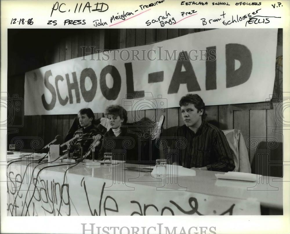 1986 Press Photo Estacada High School officials Sarah Bagg, Brent Schloosser - Historic Images
