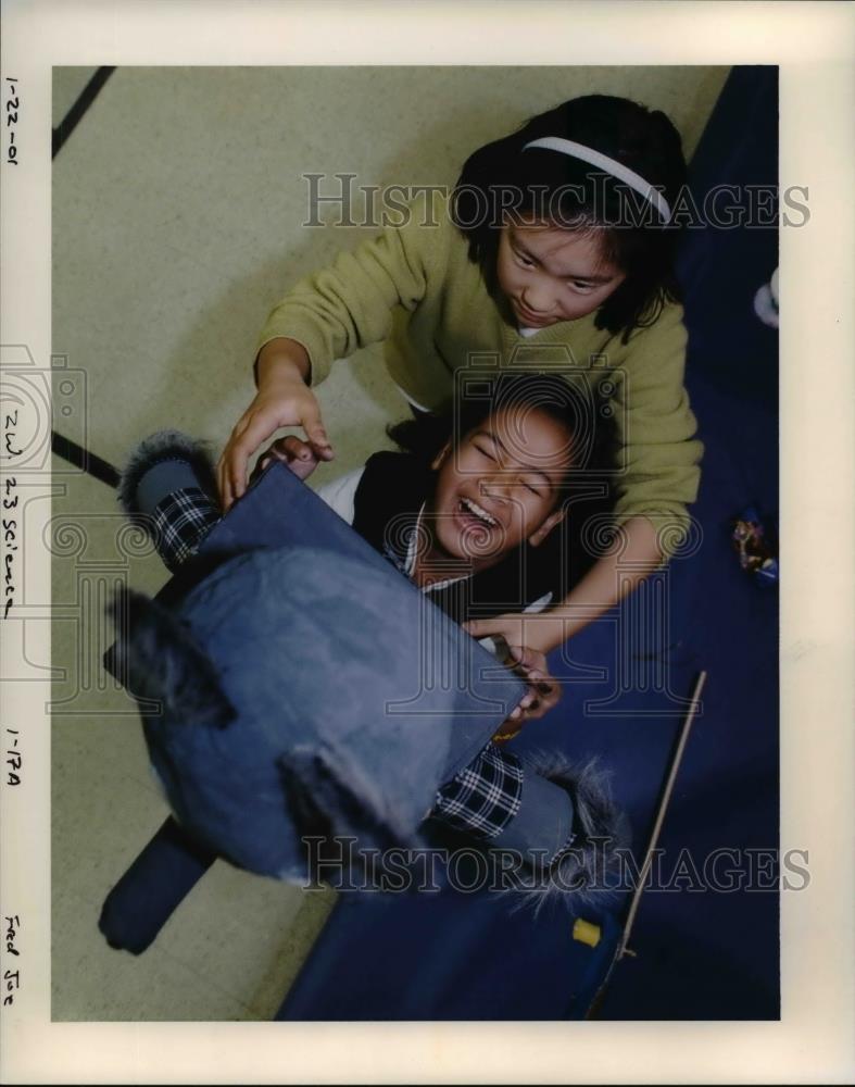 2001 Press Photo School children with their entry at Science Fair - orb50326 - Historic Images