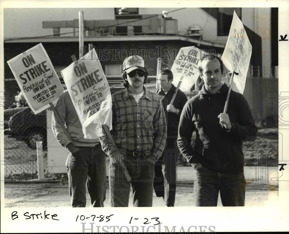 1985 Press Photo Mike L Houston, Phil C James, Fred Miller & Steve Pendergrass. - Historic Images