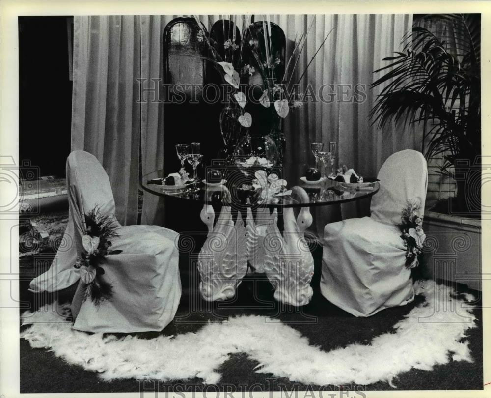 1983 Press Photo Table Settings, Joyce Loeb, Susan Rodgers - orb52524 - Historic Images