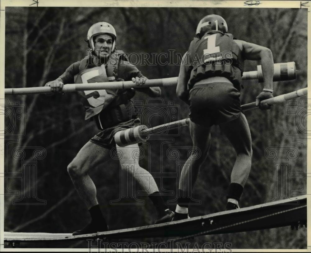 1983 Press Photo Survival test Ron Kauk and Kevin Swigert across Deschutes River - Historic Images