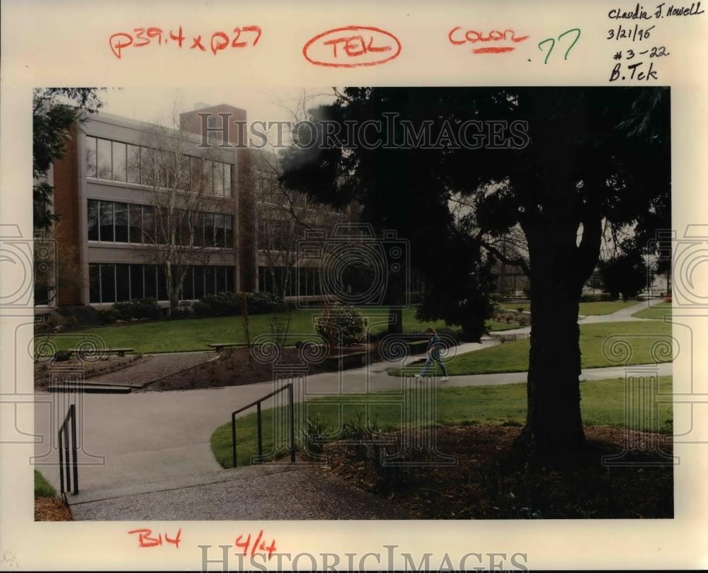 1995 Press Photo Tektronix Inc laboratories in Portland  - orb53400 - Historic Images