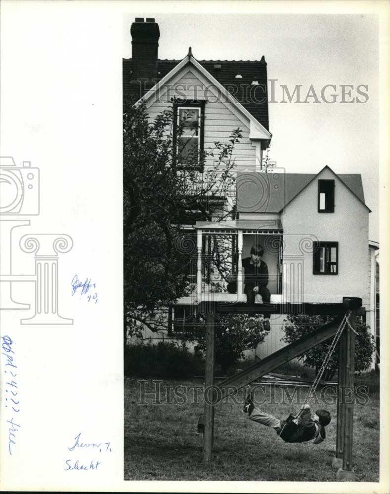 1984 Press Photo Tree House - Family's 90 year old Queen Anne style farmhouse - Historic Images