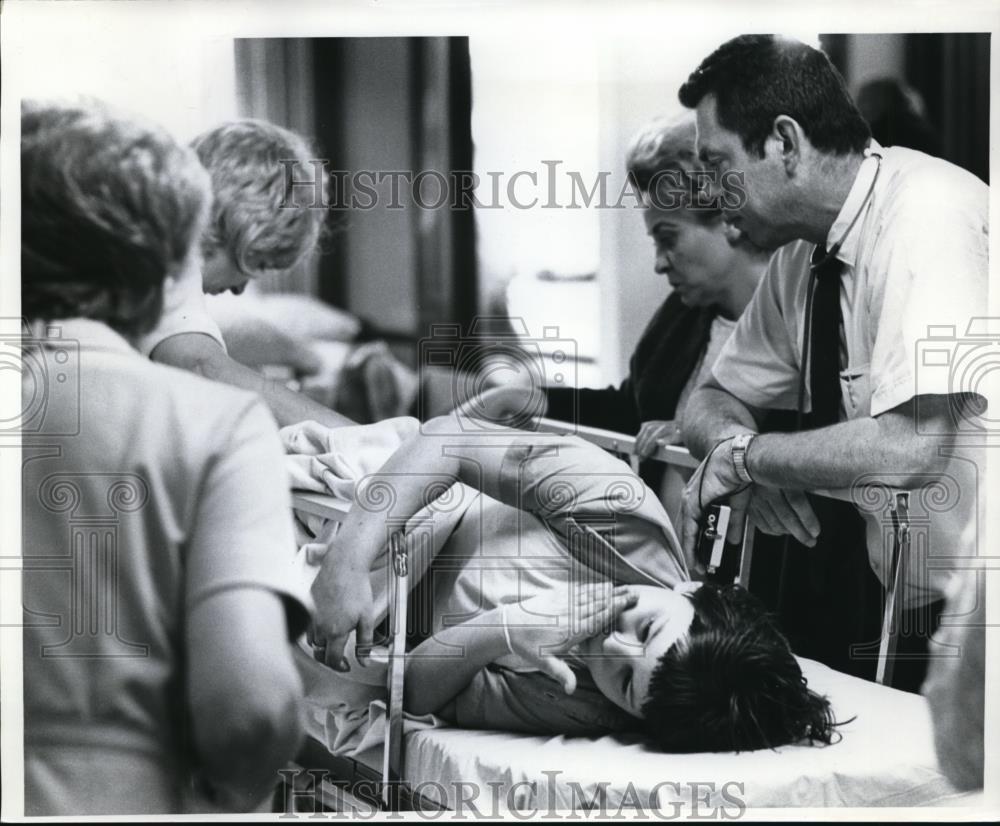 1972 Press Photo Peter Skene Ogdent at Vancouver St Joseph Community Hospital - Historic Images