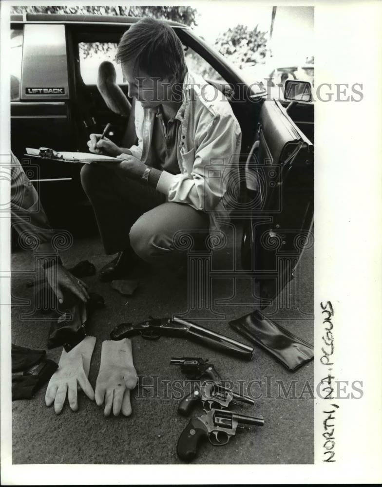 1986 Press Photo Detective Tim Spooner of Clark County sheriff's office - Historic Images