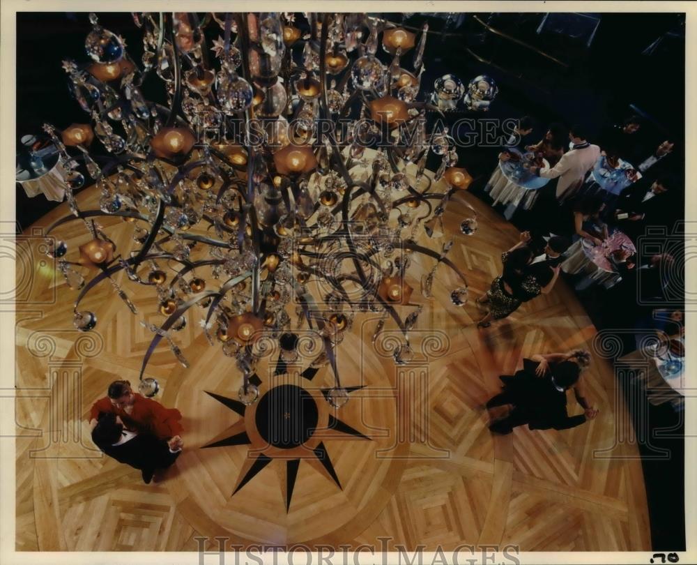 1990 Press Photo Rockefeller Center's Rainbow Room-oak dance floor - orb59288 - Historic Images