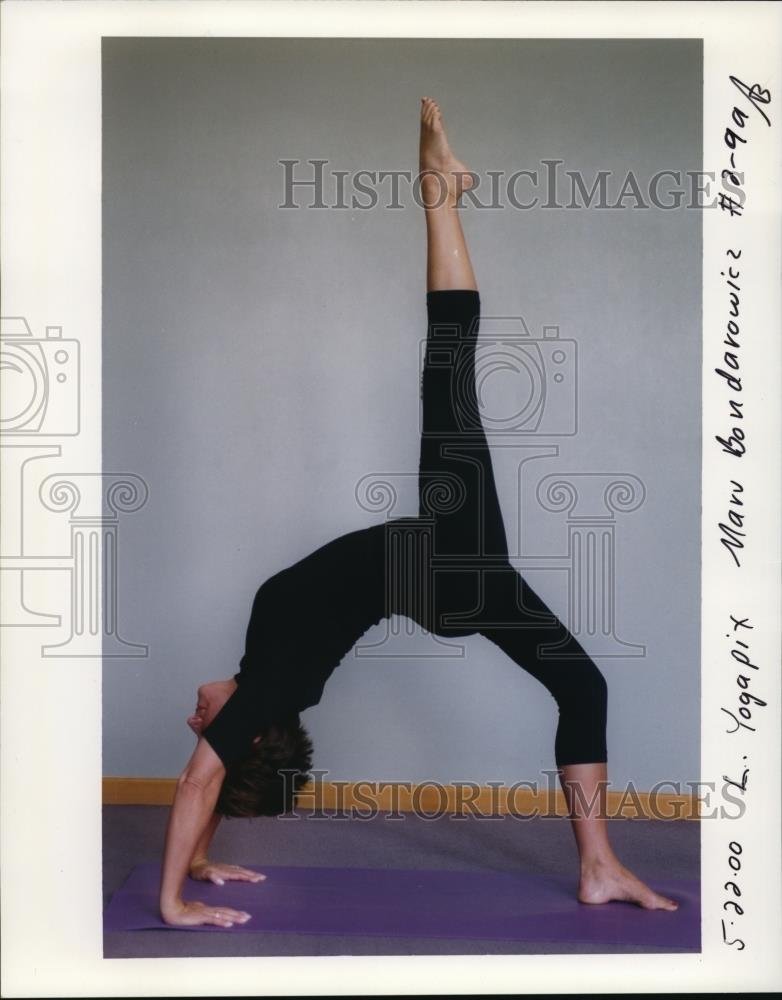 2000 Press Photo Yoga - orb60509 - Historic Images