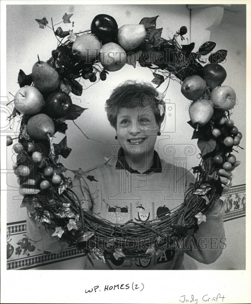 1991 Press Photo Christmas wreath- - orb60538 - Historic Images