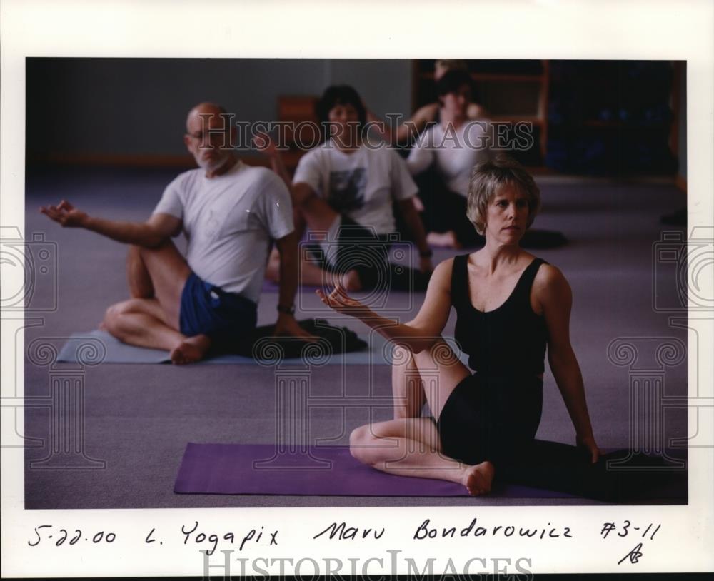 2000 Press Photo Yoga - orb60980 - Historic Images