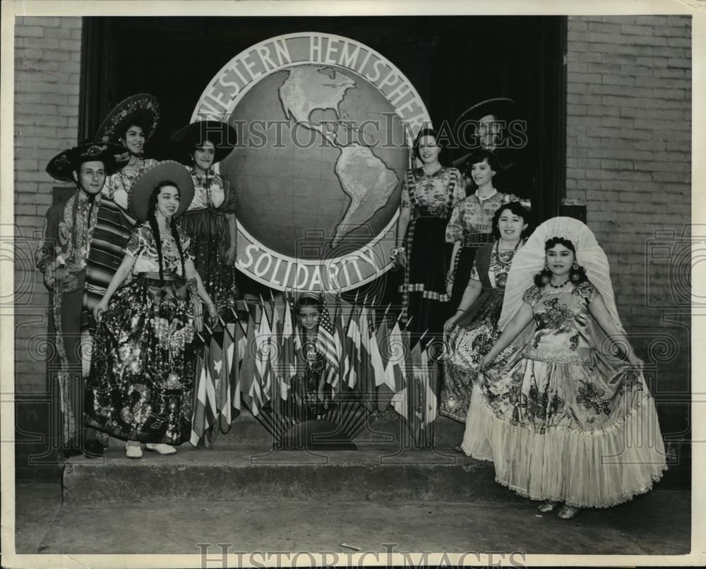 1942 Press Photo New York Group Ready For War Parade NYC - neny06543 - Historic Images