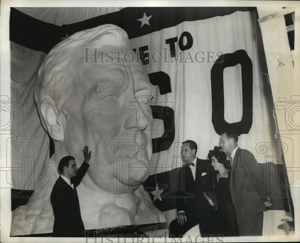 1942 Press Photo New York Dedication of Roosevelt Statue NYC - neny06542 - Historic Images