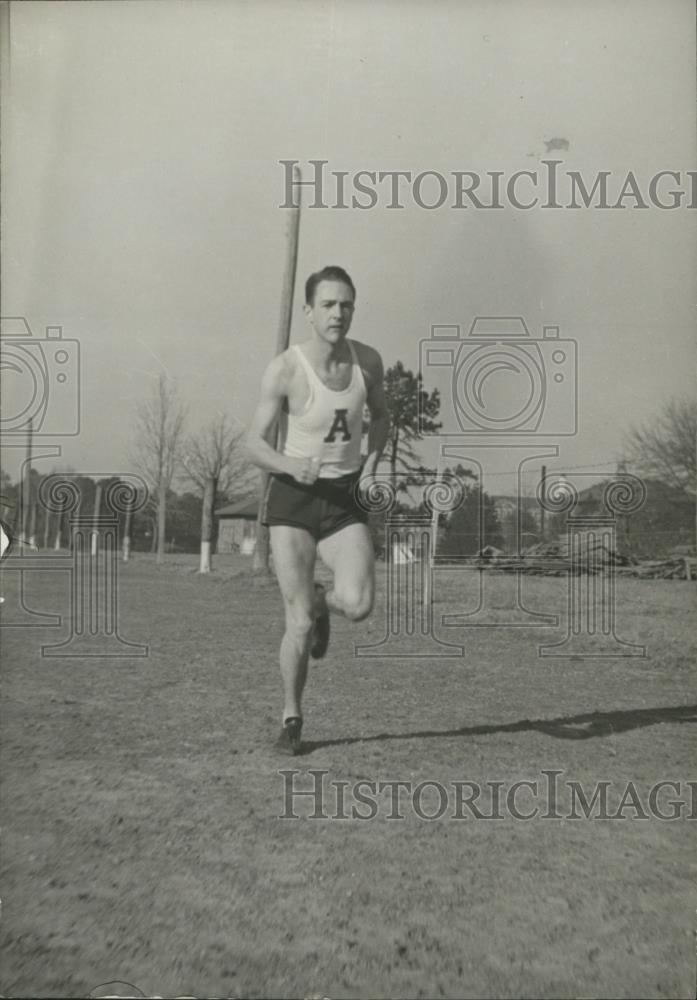 1938 Press Photo Captain Monsey Gresham While Running - net32291 - Historic Images