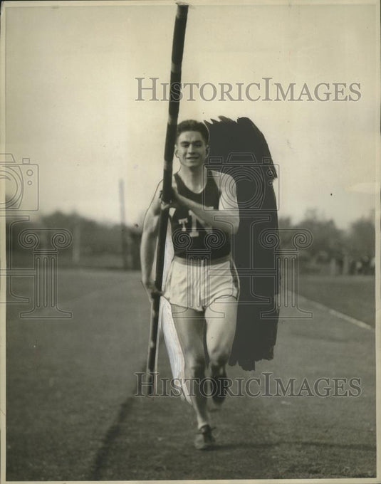 1930 Press Photo Tom Warne pole vaulter of Northwester University - net32712 - Historic Images