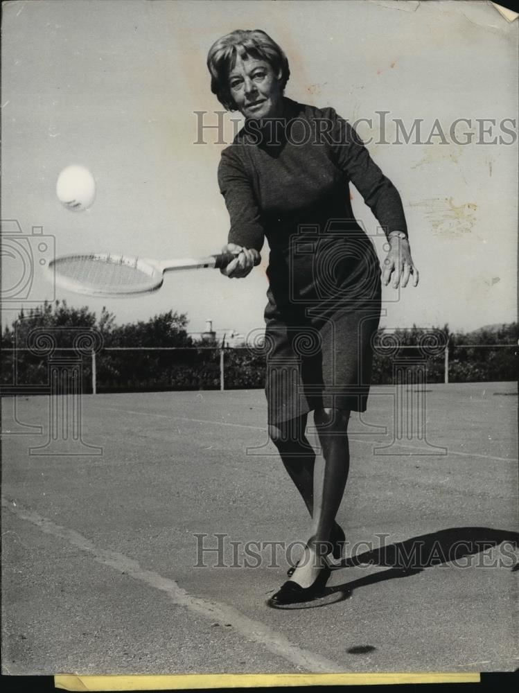 1966 Press Photo Alice Marble As She Plays Tennis In The Court - net33392 - Historic Images