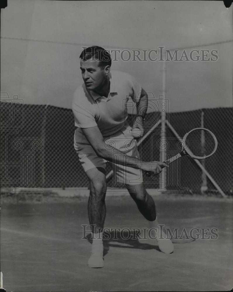 1956 Press Photo Frank Kovacs in action on a tennis court - net33406 - Historic Images