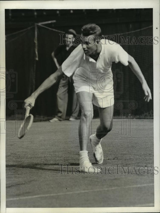 1942 Press Photo Lt. Gardnar Mulloy wins first round match in Longwood - Historic Images