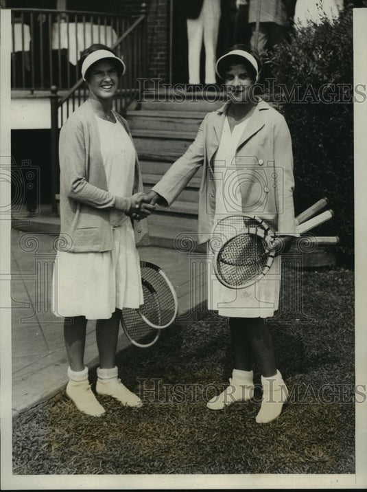1929 Press Photo Helen Marlowe congratulates Mary Palfrey, Nat'l Singles - Historic Images