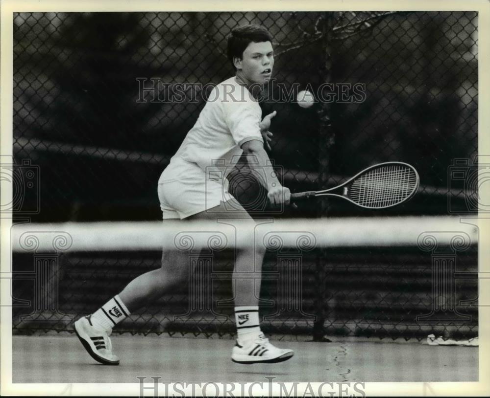 1985 Press Photo Backhand Return- Jesuit&#39;s top singles player Sean Smith - Historic Images