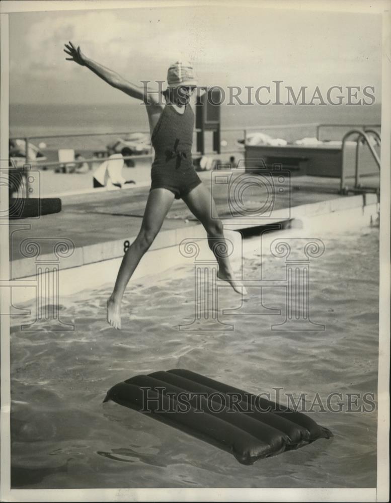 1929 Press Photo Hope Audrey Plummer swimming in Florida on vacation - net30521 - Historic Images