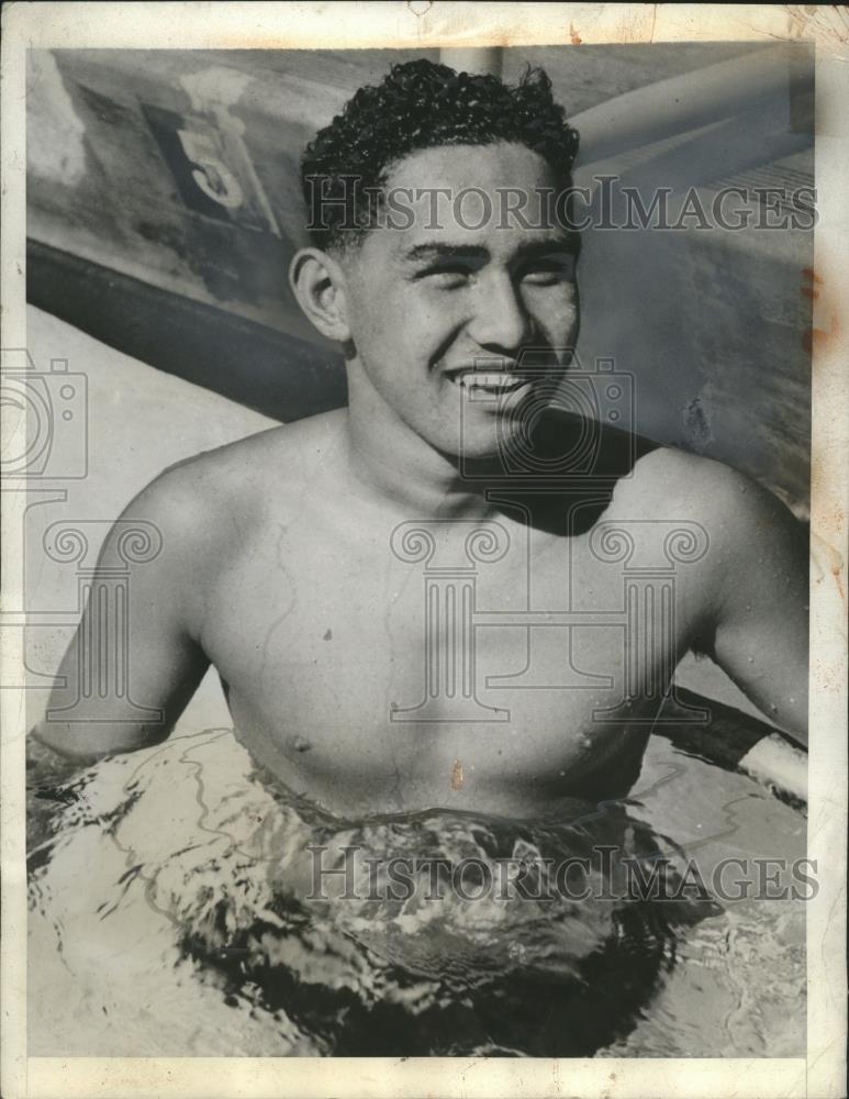 1941 Press Photo Swimmer Bill Smith, Jr arrives in US for National AAU meet - Historic Images