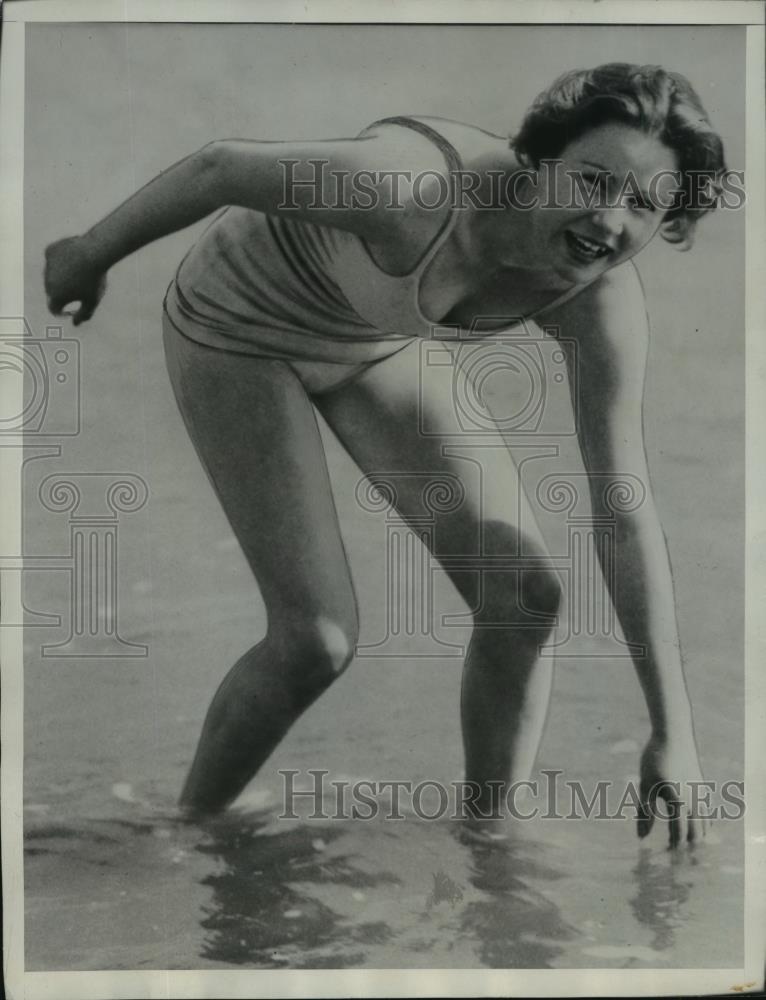 1933 Press Photo Anastasia Babe Scott swimmer in San Francisco bay - net33178 - Historic Images