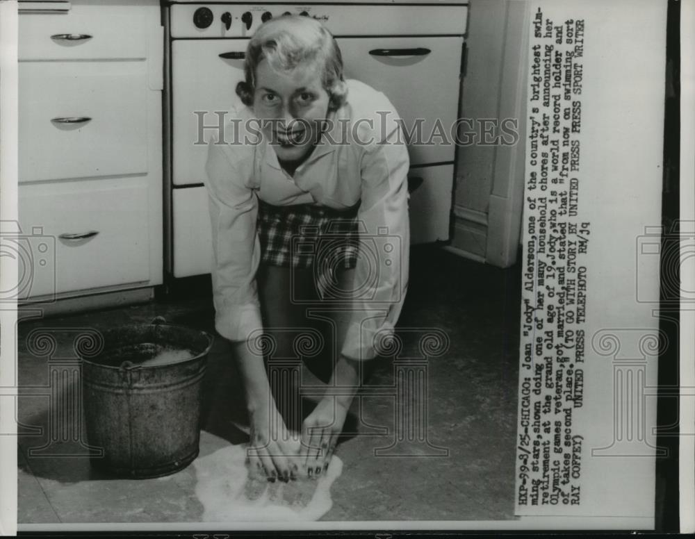 1954 Press Photo Jean Jody Alderson swim star at home doing chores - net33818 - Historic Images