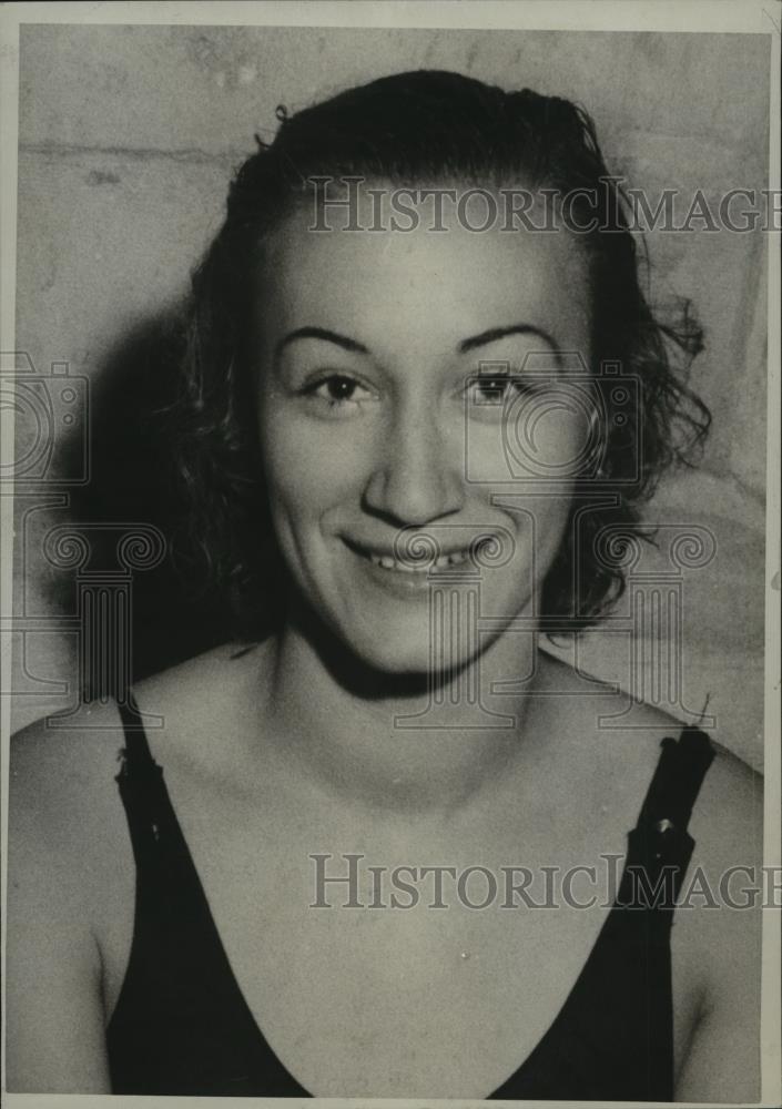 1933 Press Photo Edith Mortridge Sets A Swim Record - net34464 - Historic Images