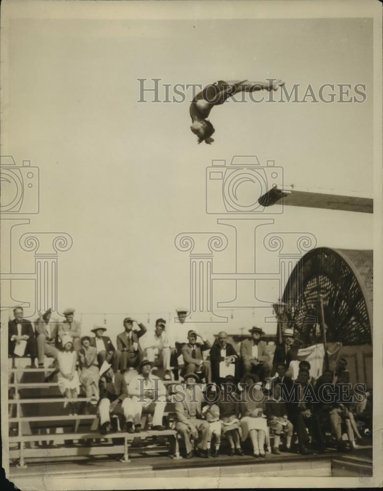 1929 Press Photo Marie Duvall of LA child diver at Ambassador pool in LA - Historic Images