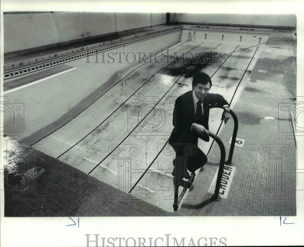 1981 Press Photo Steve Rosen-Neighborhood House annex-pool - orb79899 - Historic Images