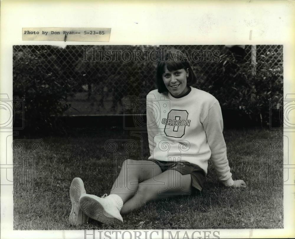 1985 Press Photo Madison&#39;s versatile athlete Diane DeYoung, finished prep career - Historic Images