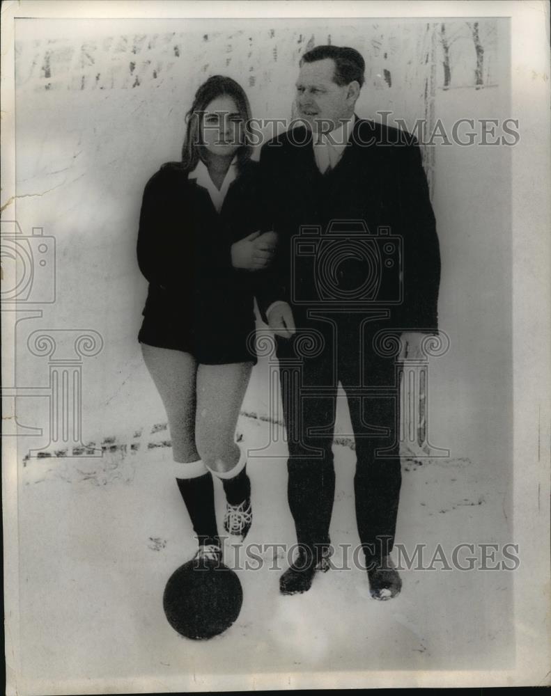 1968 Press Photo Diana Block &amp; dad Heinrich Block soccer referee in Germany - Historic Images