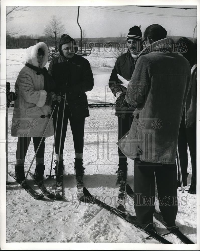 Press Photo Bandra Lafebwe &amp; Robert Reisner Take Wedding Vows On Slopes - Historic Images