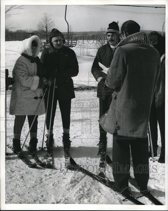 Press Photo Bandra Lafebwe & Robert Reisner Take Wedding Vows On Slopes - Historic Images