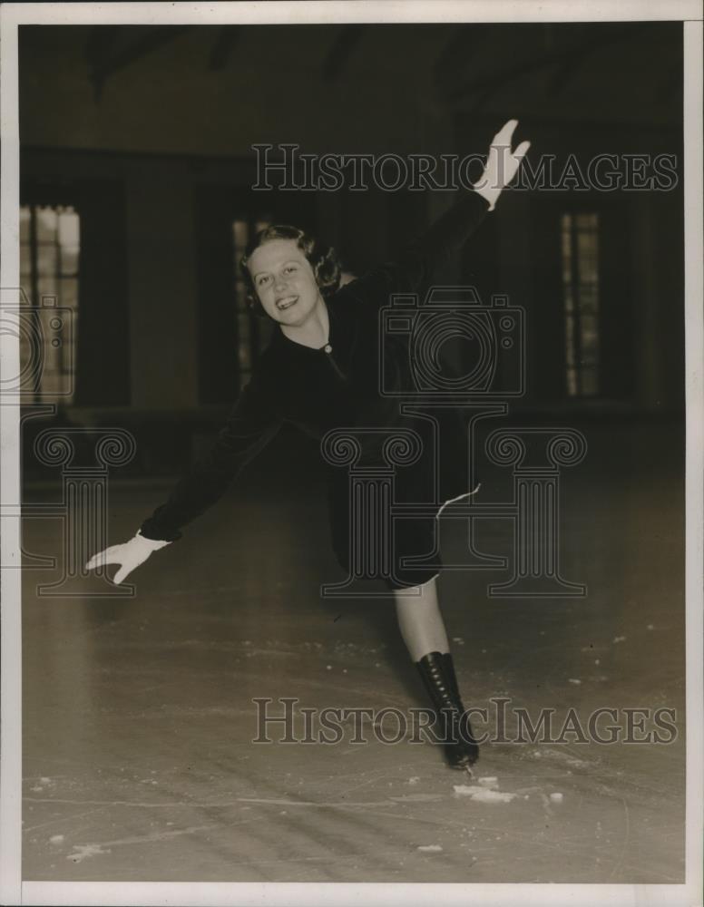 1935 Press Photo Figure skater Miss Ardelle Klous on the ice - net32199 - Historic Images
